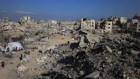 Military Tanks Push into Key Gaza City Residential Area